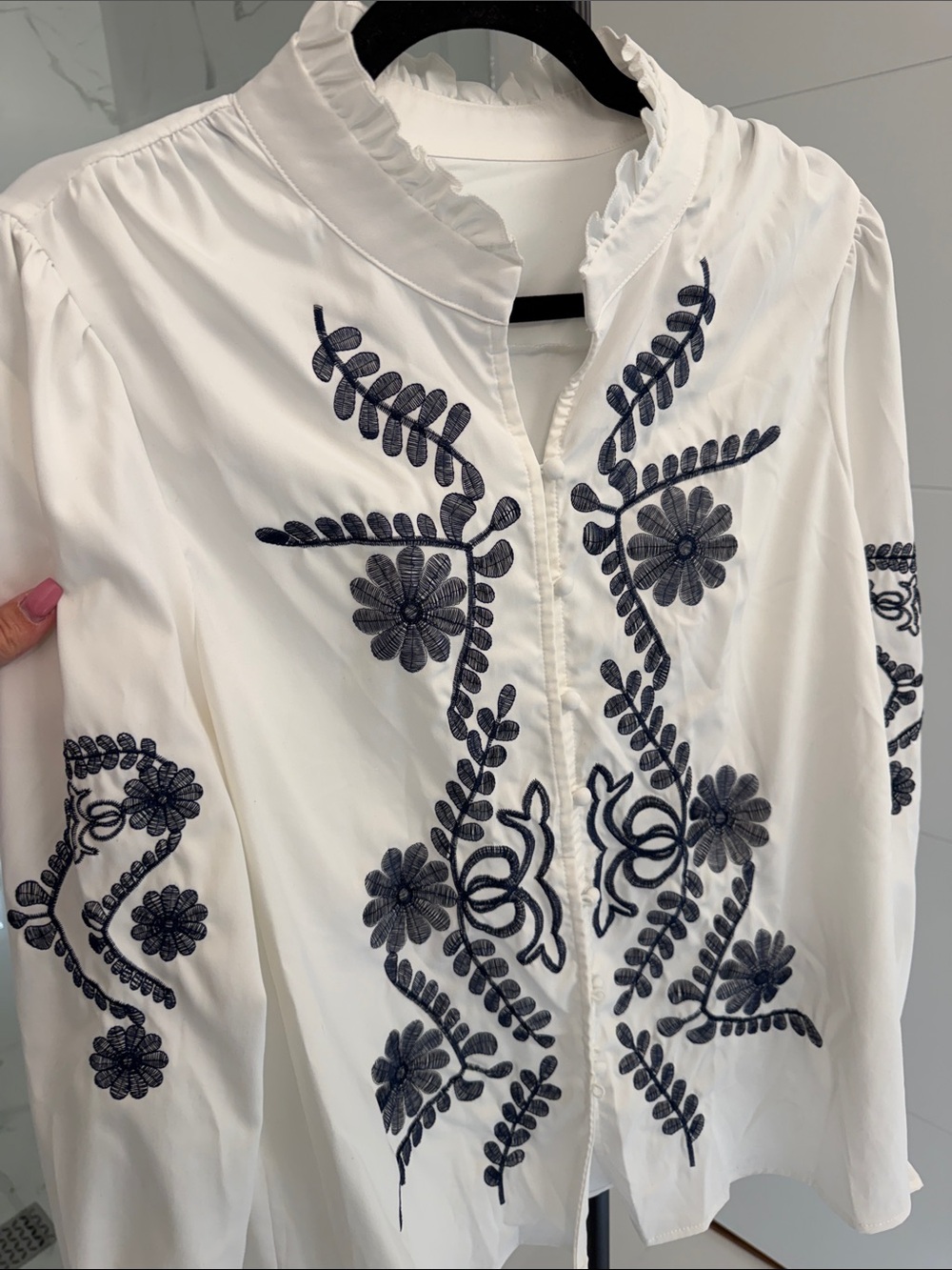White Embroidered Floral Blouse - Elegant Women's Top ptp20.5”